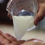 Líquido de estimulación hidráulica de baja biodegradabilidad para un rendimiento excepcional