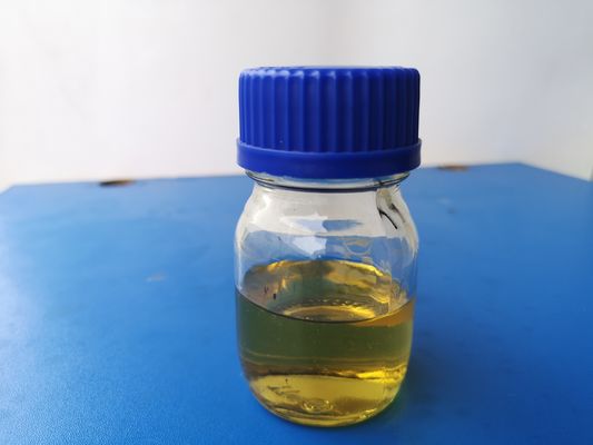 Químicos de fluidos de fracturación de baja biodegradabilidad y baja corrosividad con compuestos orgánicos e inorgánicos